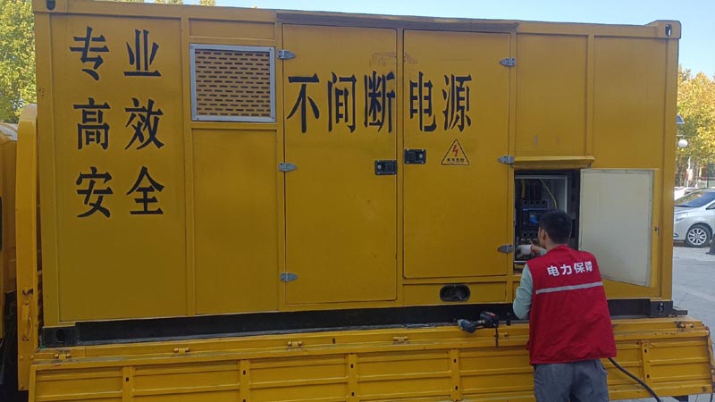 翁牛特柴油发电机组和UPS电源配合使用时，如何避免切换过程中的电力中断？